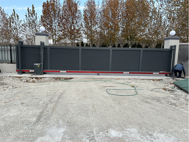 平移直線封闆門、青島國興橡塑制品有限公司