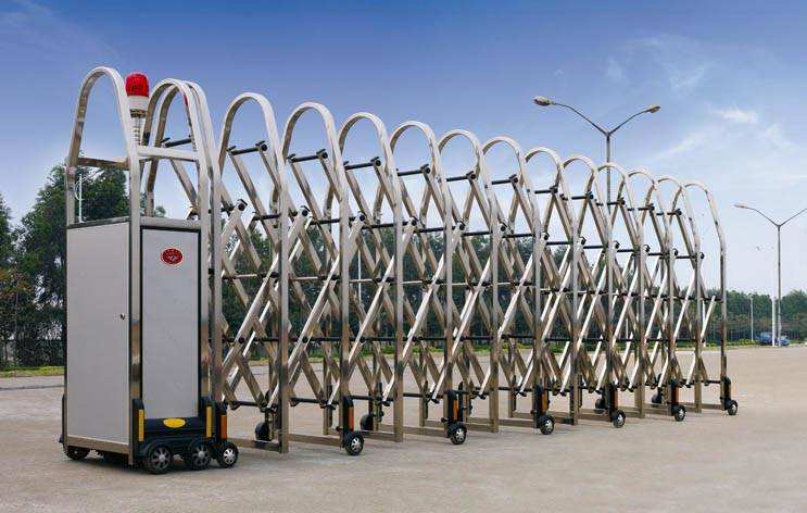 不鏽鋼伸縮門生鏽的原因分析